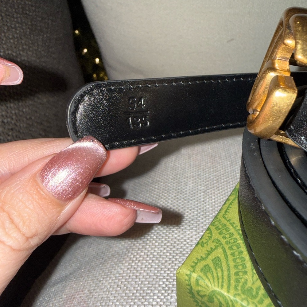 Gucci Black Leather Belt with Gold Buckle - Picture 4 of 5